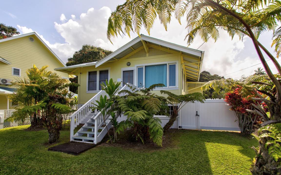 Hakalau House | House ∙ 2 bedrooms ∙ 4 guests