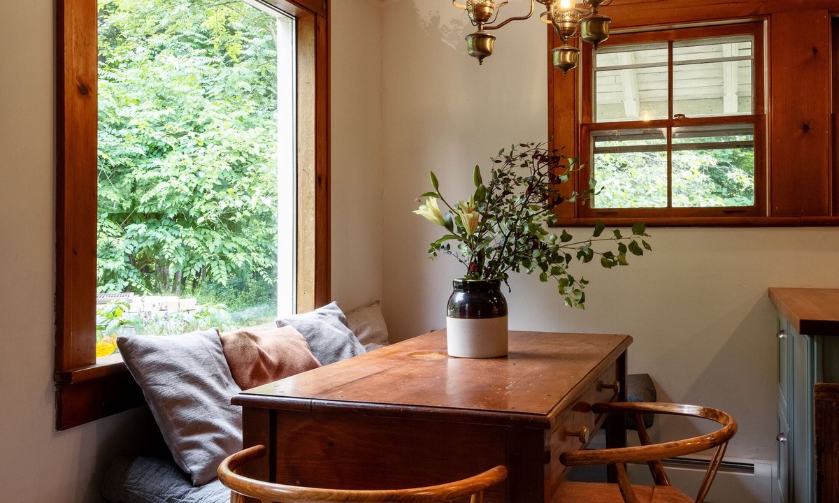 Poughkeepsie Bed & Breakfast | Hudson Pond · Hideaway King Suite · GF Breakfast
