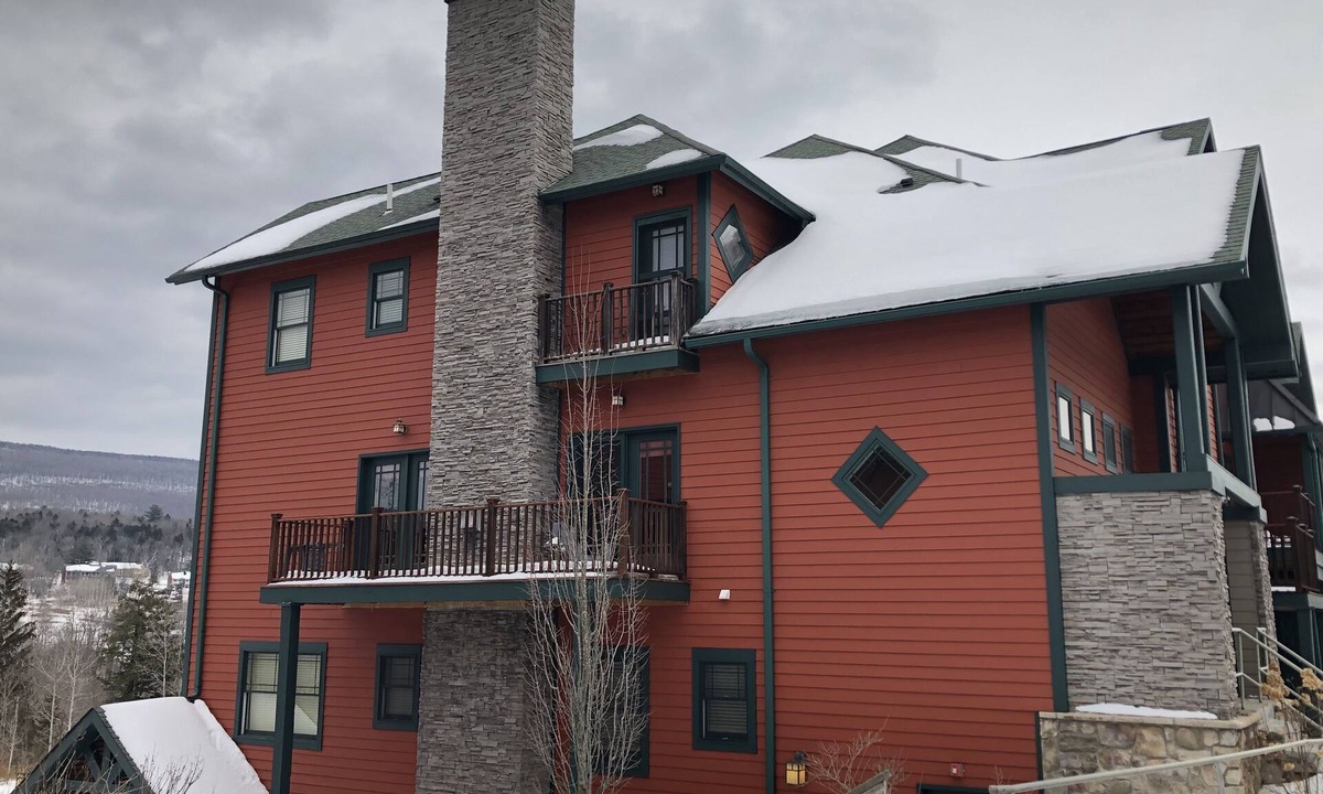 Hunter Condo | Hunter Mountain 2 Bedroom Condo - Steps to Ski Slopes!