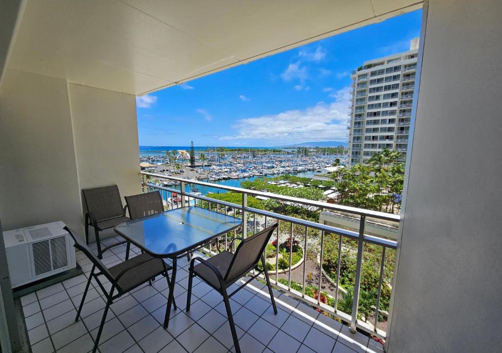Waikiki Apartment | Ilikai Hotel Condo with Kitchen and Ocean View