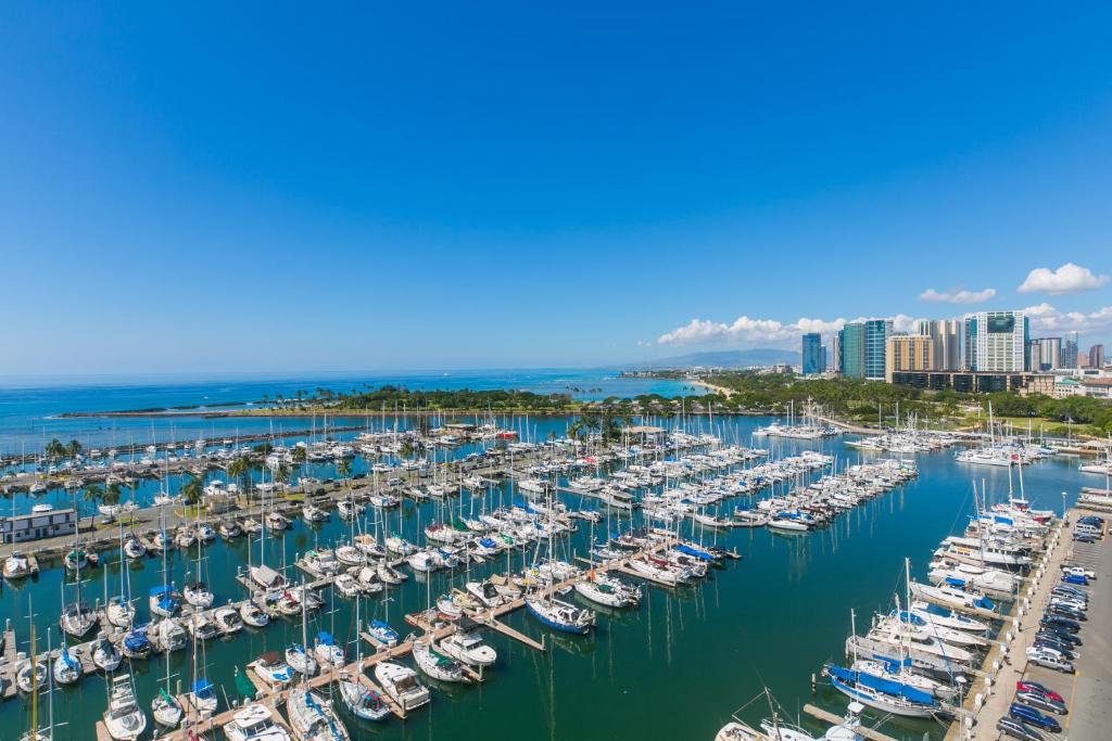 Waikiki Apartment | Ilikai Marina 1684 Yacht Harbor View 1BR