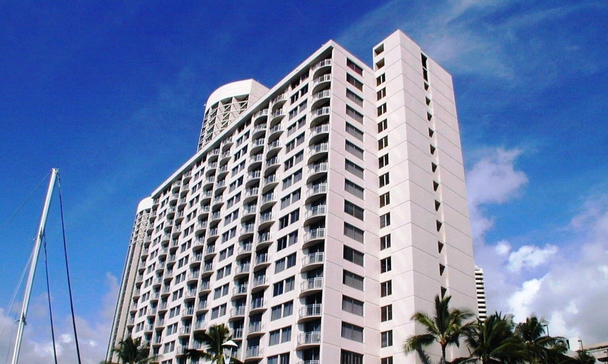 Waikiki Condo | ILIKAI MARINA OCEANFRONT 91 -ONE BEDROOM AND SPECTACULAR OCEAN VIEW