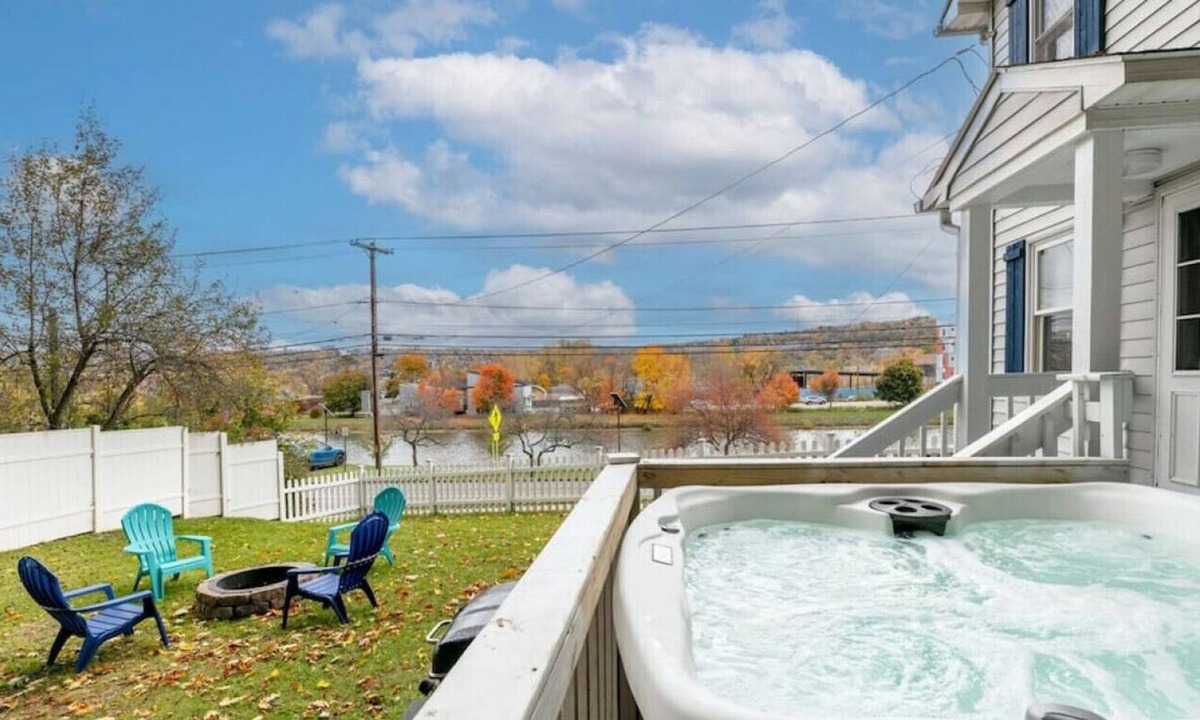 Ithaca House | Ithaca 2 Bed 2 Bath · River front in the · River front in the heart of Ithaca!