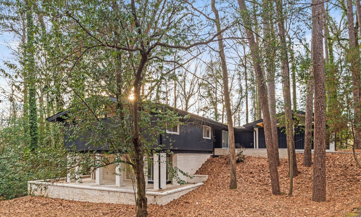 Buckhead House | Judith's Great Escape-hot tub & movie room!