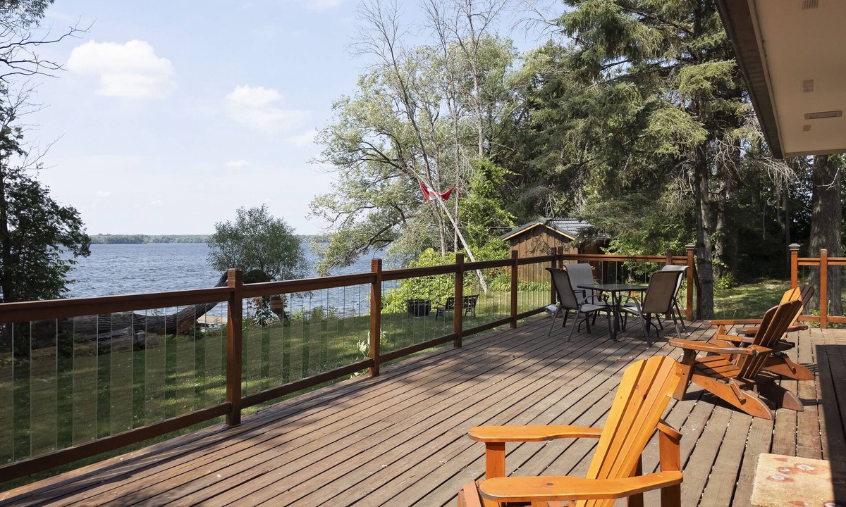 Bongard Cottage | Kat's Cradle Cottage in Prince Edward County. Waterfront on the Reach!