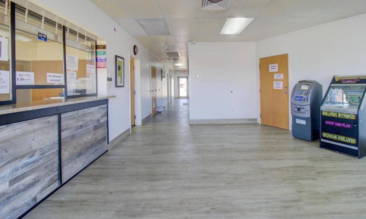 Malden Apartment | King Bed|Non-Smoking