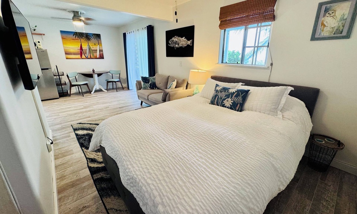 Kona Palisades Apartment | Kona Garden Studio Ohana: private sunset lanai & seasonal fruit from the garden!