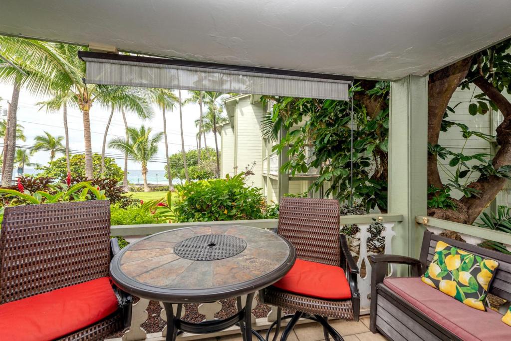 Historic Kailua Village Hotel | Kona Islander Inn 147 Tropical Oasis