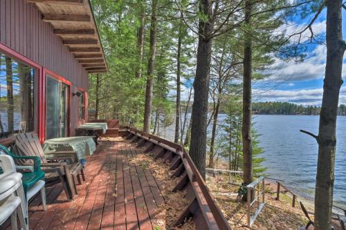 Hartford House | Lakefront Hartford Cabin w/Canoe & Boat Ramp