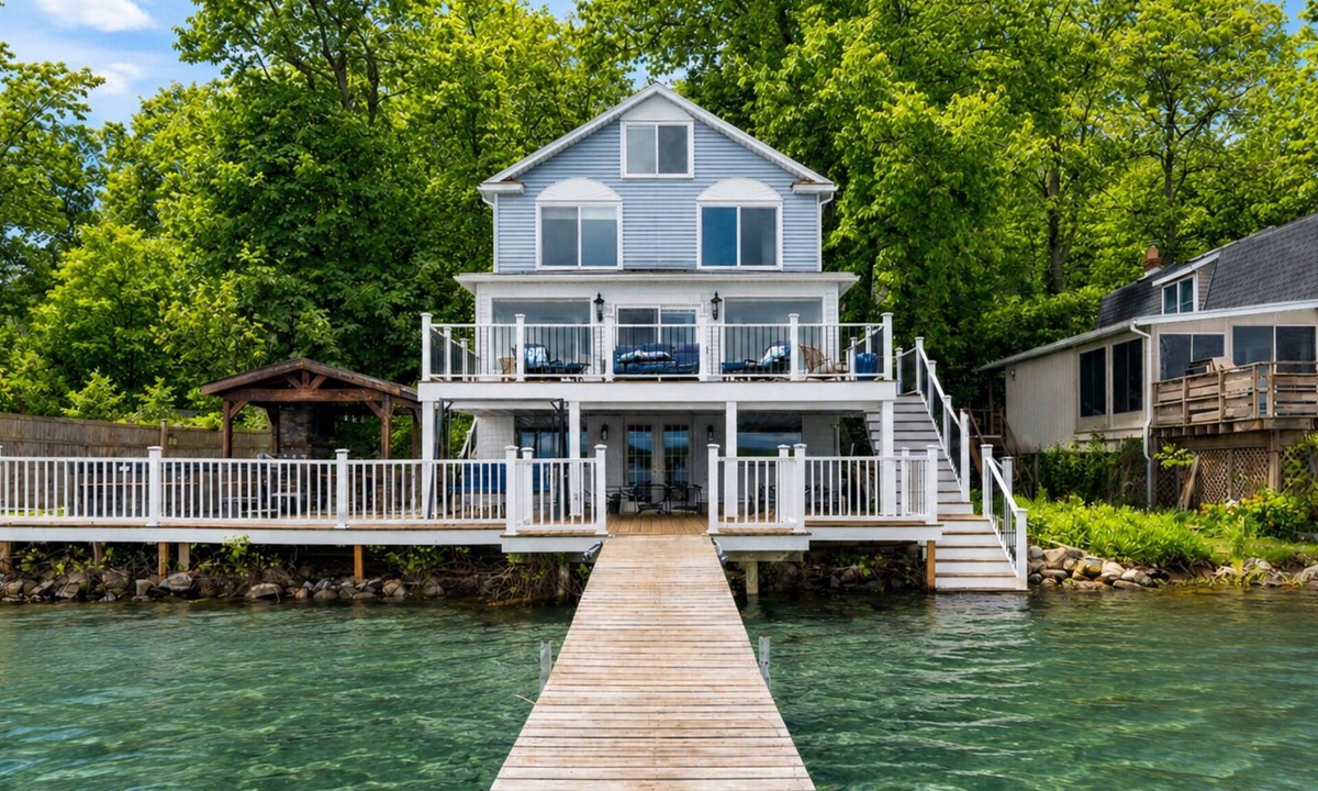 Seneca Falls House | Lakefront | Hot Tub | 10 Guest | Dock + Kayaks