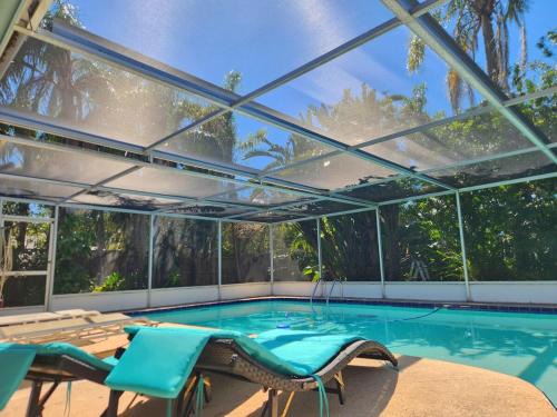Largo House | Largo, Fl Heated Pool 2 miles from Indian Rocks Beach Pets