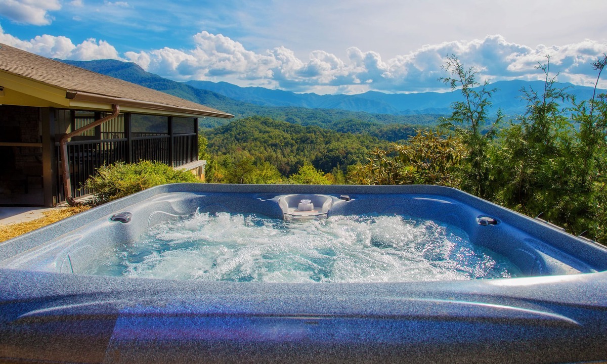 Pittman Center Ski Chalet | LeConte Mountain Breeze - $1089 FREE tickets each paid day, Dollywood and More!