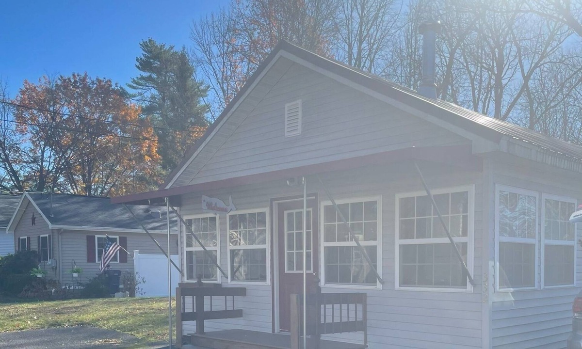 Sylvan Beach House | Life is better by the lake! Sylvan Beach home on oversized lot.