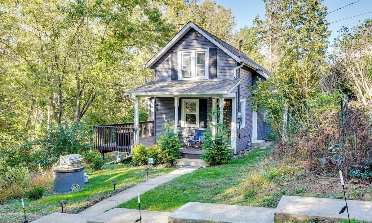 Bethlehem House | Little Woodland Home: Hidden Gem By Dtwn Bethlehem