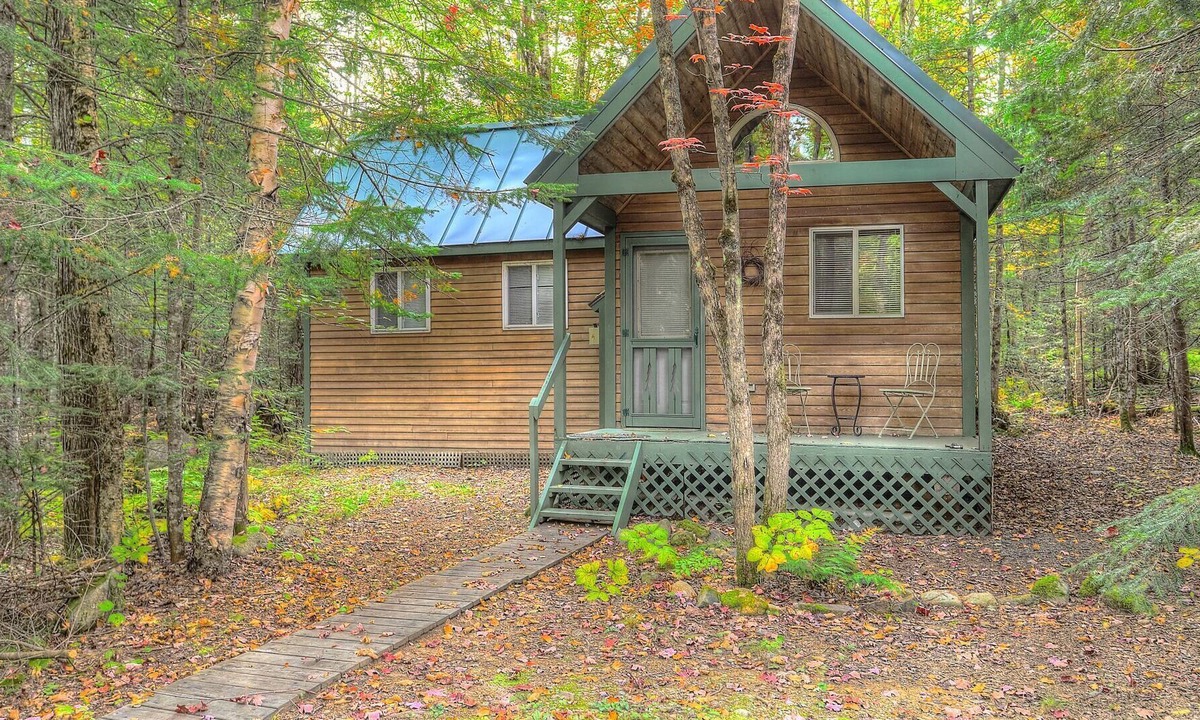 Rangeley House | LLR Guest House - Adorable guest cottage - perfect for overflow when renting Loon Lake Retreat!