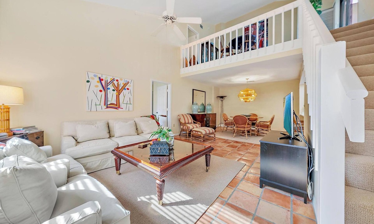 Bella Vista Condo | Lovely coastal 3-bedroom condo short walk to Jupiter Beach!