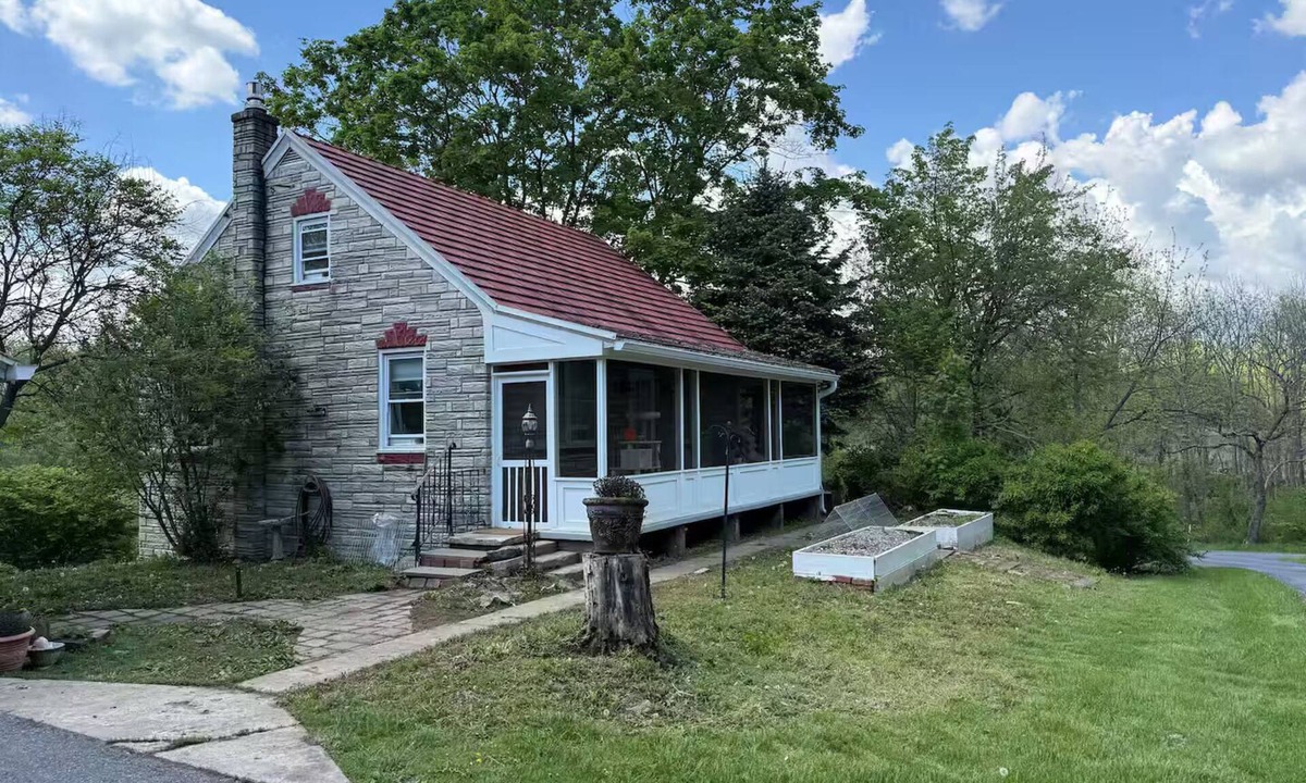 Robesonia House | Lovely cottage for your group