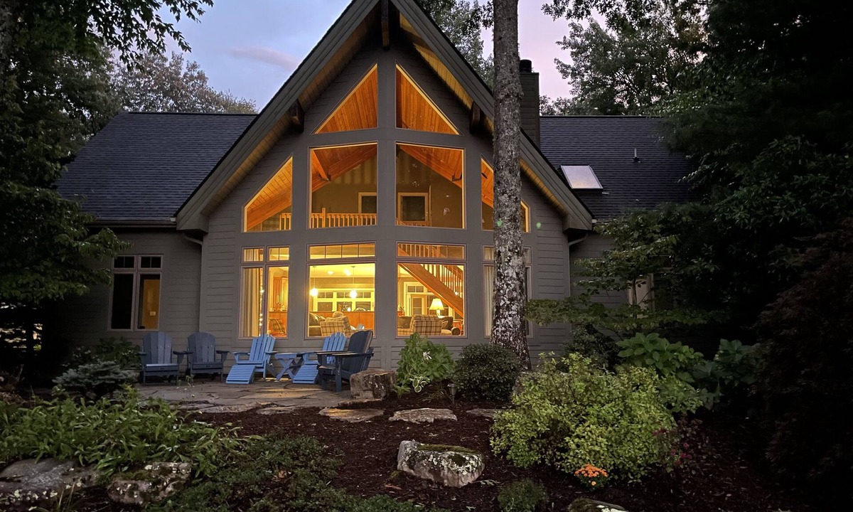 Brevard House | Lovely WNC Mountain View~ Cozy, Classic, Convenient.