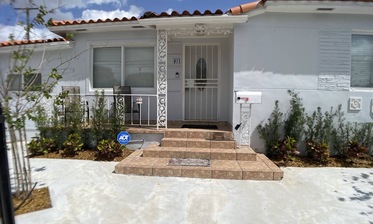Flagami House | Lucky Charm 401 Vacation Rental, Vacation Home Lucky Charm 401 House Miami