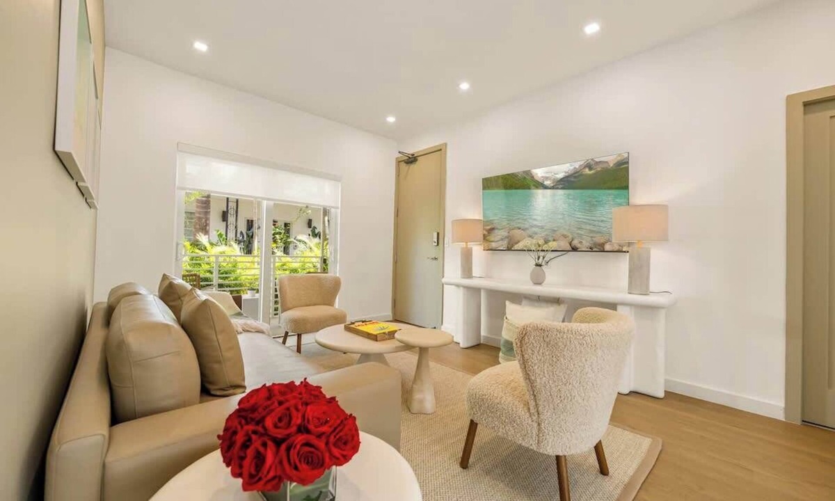 West Avenue Condo | Lux Designer Apt 2BR/2BA by Lincoln Road MIA Beach