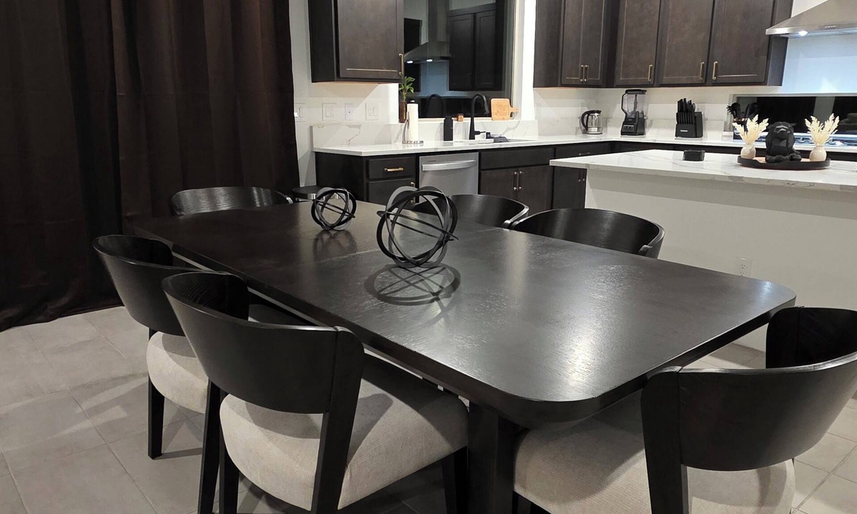 Enterprise House | luxurious spacious new 4-bedroom house in Las Vegas within 10 mins of the strip