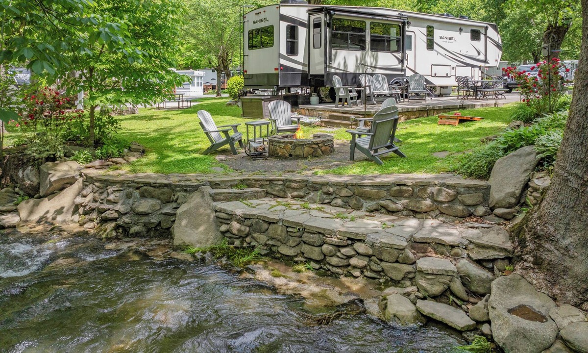 Pittman Center RV Rental | Luxury Creekside Retreat: RV in Gatlinburg,Tn