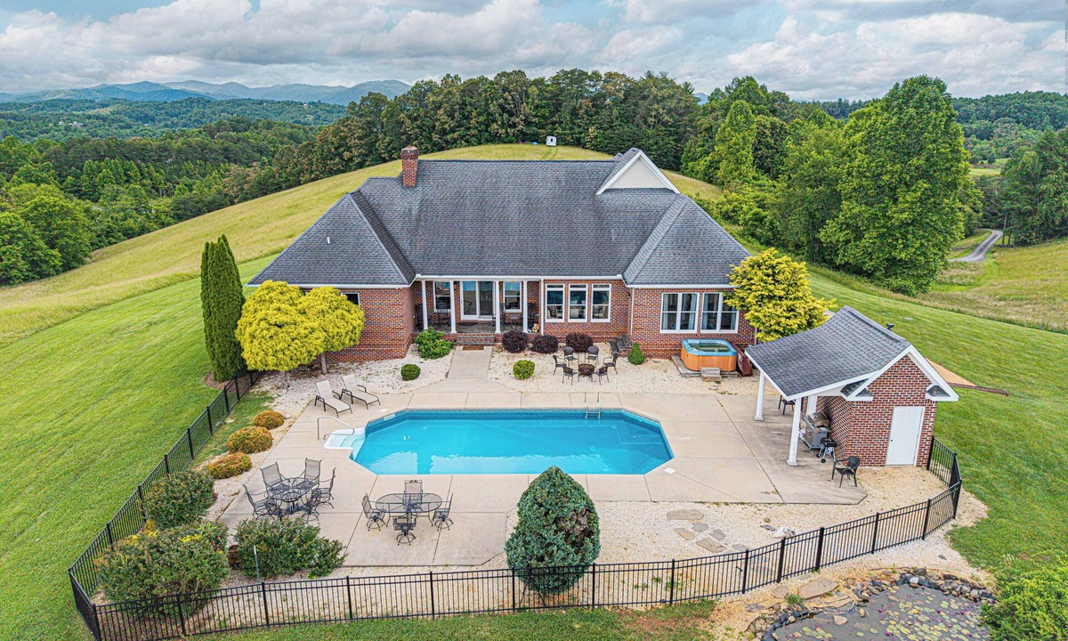 Marshall House | Luxury Getaway Home w/Breathtaking Views | Pool, Hot Tub | Sleeps 20