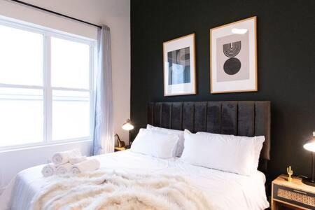 Hillsboro West End House | Luxury Hillsboro Village Rooftop Retreat Sleep 12 w Chef s Kitchen Smart TVs & Garage Walk to Vanderbilt Pancake Pantry & Boutique Shopping Minutes to Broadway 12 South & The Parthenon 24 7 Hospitality