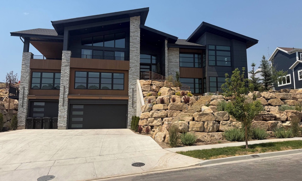 Park City House | Luxury Home- Minutes from Park City- Family Friendly, Views, Sleeps 16, Spa