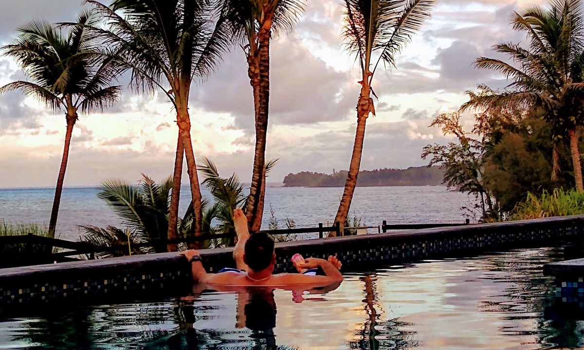 Hakalau House | Luxury Oceanfront Apartment Gated Cliffside Estate - Carriage - Beach 10m walk