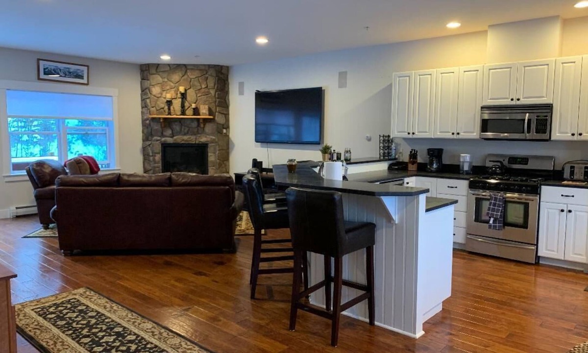 Carrabassett Valley House | Luxury Ski In/Out Timbers Unit with Hot Tub and Amazing Views!