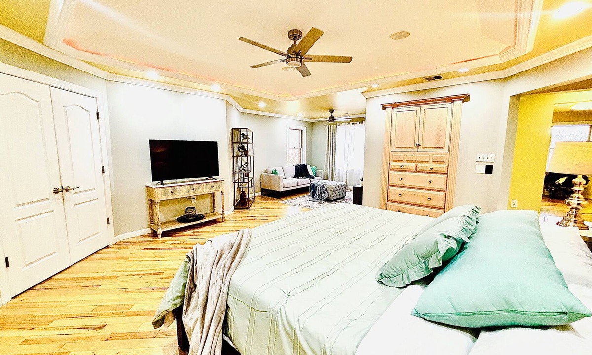 Zionhill Apartment | Luxury Suite on a 6 acre estate: Pool, Jacuzzi & Pond in Amazing Lehigh Valley