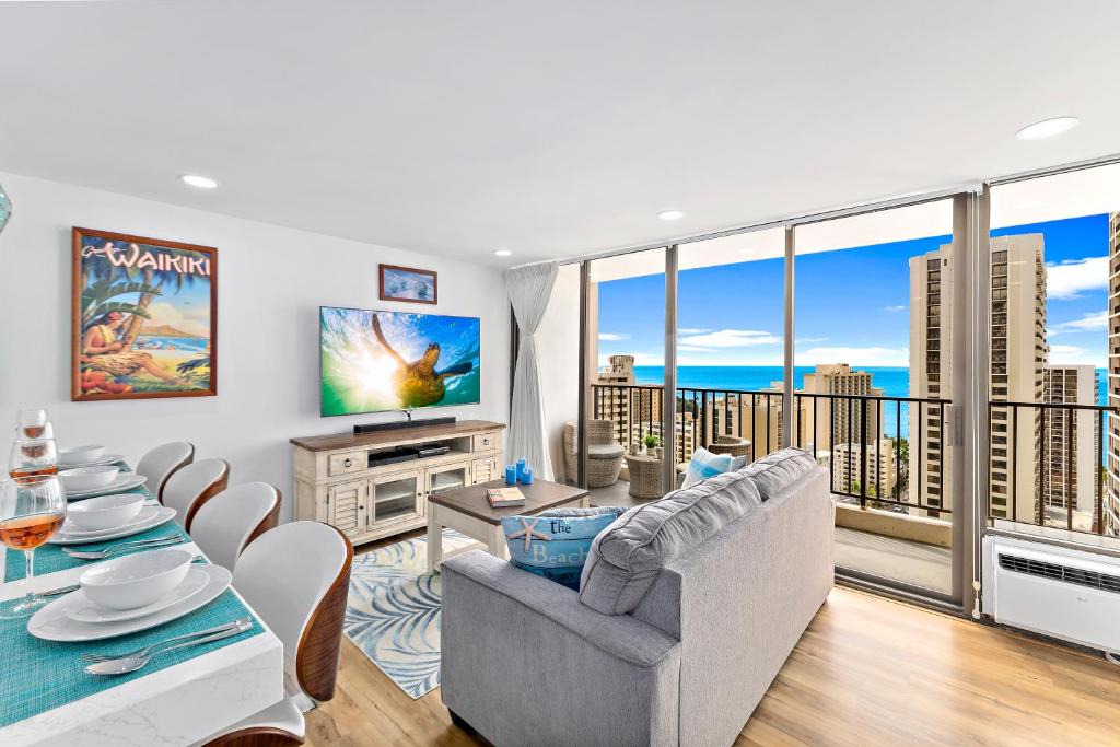 Waikiki Apartment | Luxury Suite with Ocean View in Waikiki, Free Parking!