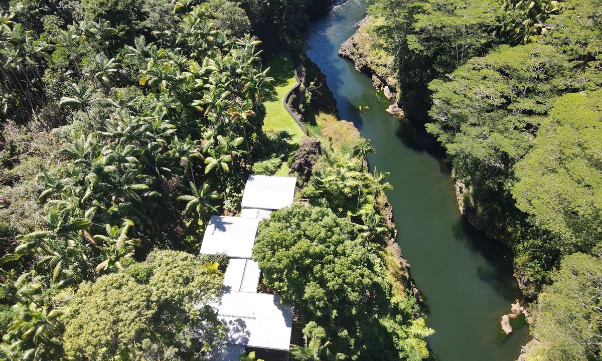 Hilo House | Luxury Waterfall Oasis: The Falls at Reed's Island