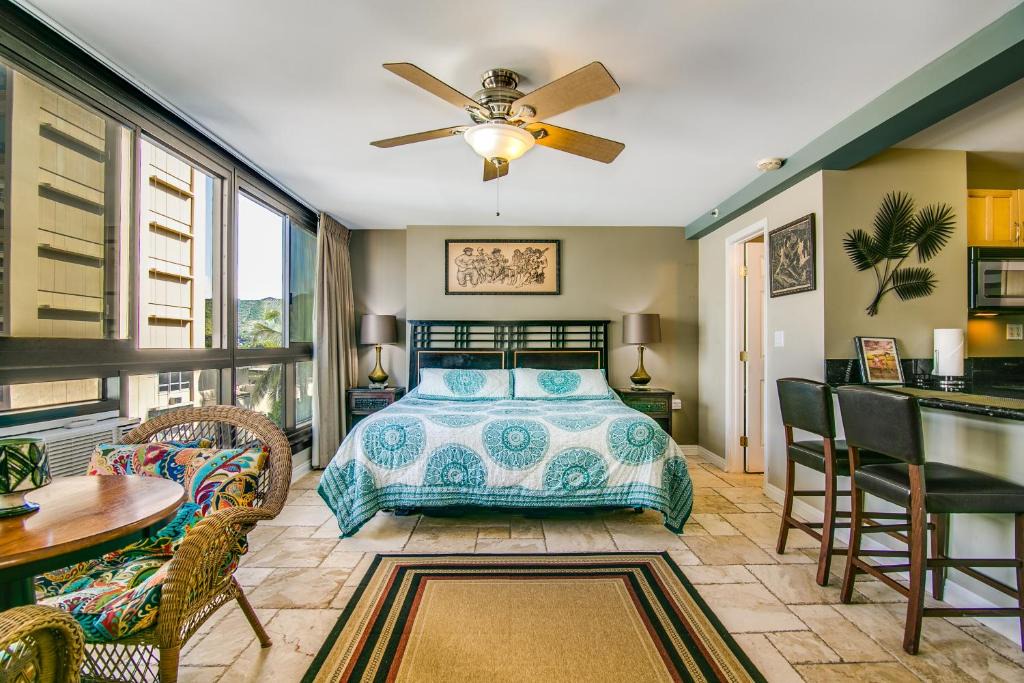 Waikiki Apartment | @ Marbella Lane Mountain View Studio, steps from Wakiki Beach