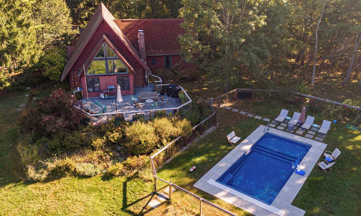 Red Hook House | Milan Hill A-Frame - Charming & Stylish near Rhinebeck