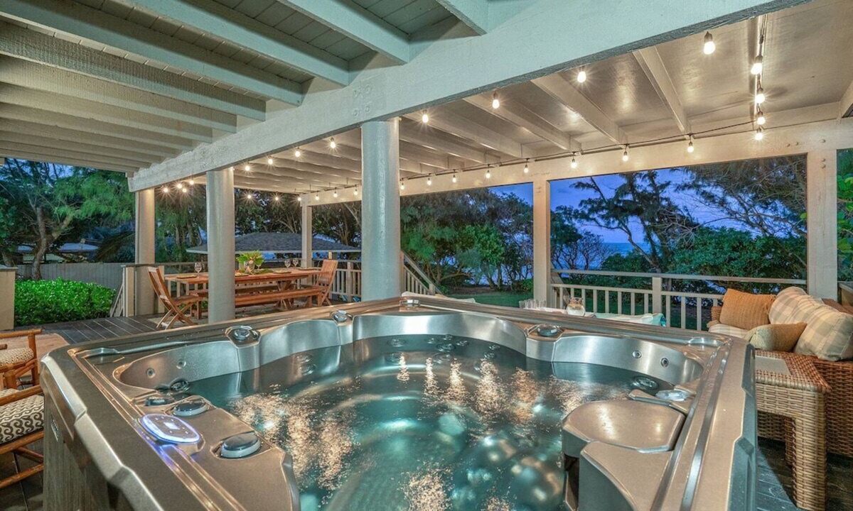 Kahuku House | Moani Kai - Beach, Pickleball, AC, 2 Kitchens