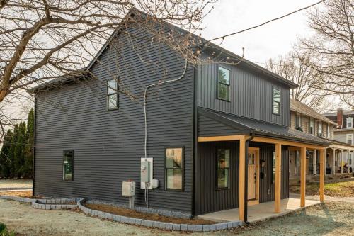 Leacock-Leola-Bareville House | Modern Amish Country Retreat w/Hot Tub.