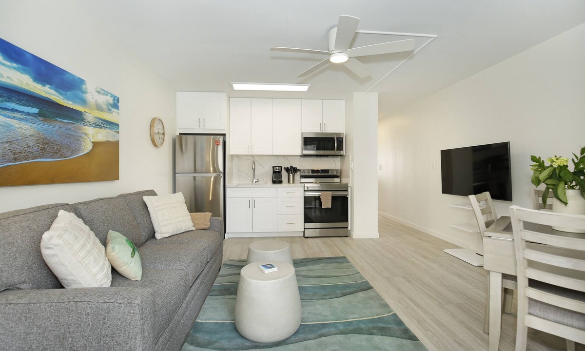 Waikiki Condo | Modern condo in Heart of Waikiki! 1 block to beach, AC, Wi-Fi, free parking!