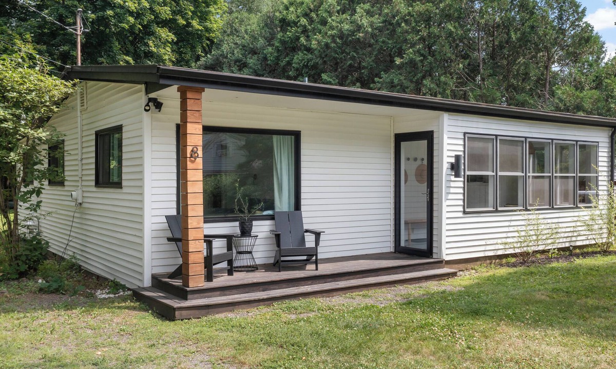 Copake House | Modern Cottage near Robinson Pond