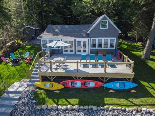 Hamilton House | Modern Lake Retreat, Sleeps 8, 5 min to Colgate
