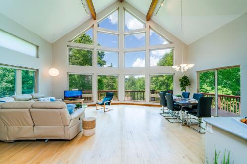 Marshall House | Modern Mountain Retreat-120ac! Pond-Boat-Trails-Spa tub-Gym-Playground-Game room