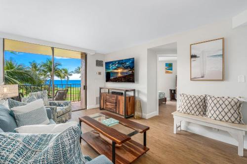 Kihei House | Modern & Polished Oceanfront Vistas