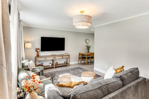Lupton City House | Modern Retreat w/Fire Pit Near Harrison Bay!