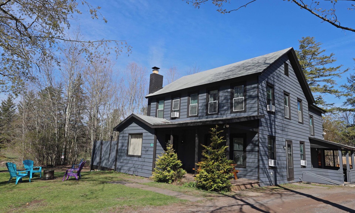 Tannersville Ski Chalet | Modern Sauna 8BR HOT tub Just 5 mins to Hunter Mountain