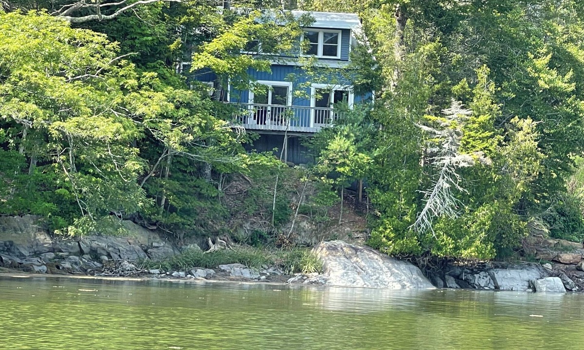 Sebascodegan Island Cottage | Moon Tide Cottage on a tranquil cove in Harpswell is where your vacation begins!
