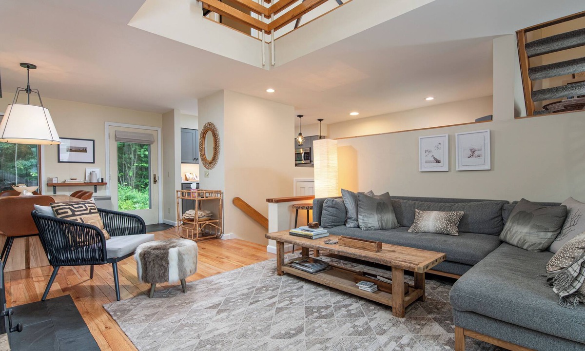 Warren Condo | Mountain condo by Sugarbush w/fireplace