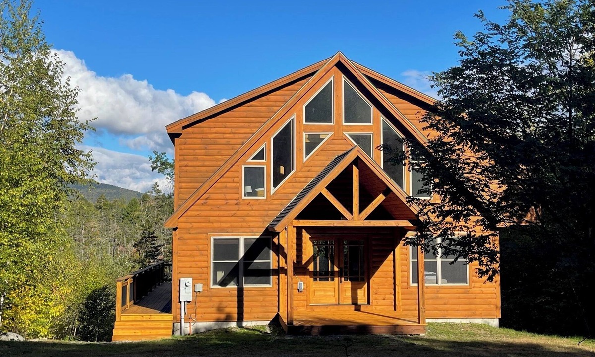 Sunday River Area Ski Chalet | Mountain View 5-bedroom chalet in Newry perfect for your getaway