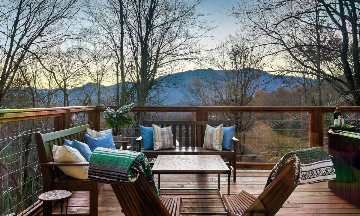 Chalet Village Ski Chalet | Mountain Views! King Beds! Hot Tub! 1 mi to GSMNP, Downtown Gatlinburg & Ober!