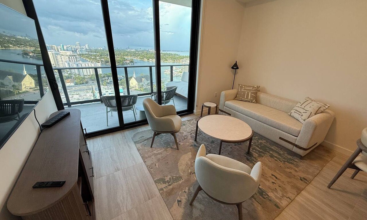North Beach Apartment | New 1Bed 2bath 20th floor amazing views
